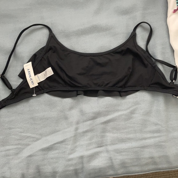 Black ruffled bikini top! - Picture 3 of 4